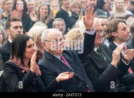 L-r: Verleger Hubert Burda mit seiner Frau, deutsche ...