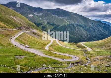 Haarnadelkurven an der Transfagarasan Road Crossing Fagaras Mountains in Südkarpaten (Siebenbürgen), Siebenbürgen, Rumänien Stockfoto