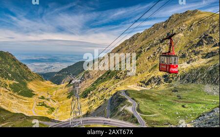 Seilbahn über die Haarnadelbögen der Transfagarasan-Straße, Fagaras-Gebirge in Südkarpaten (Siebenbürger Alpen), Rumänien Stockfoto