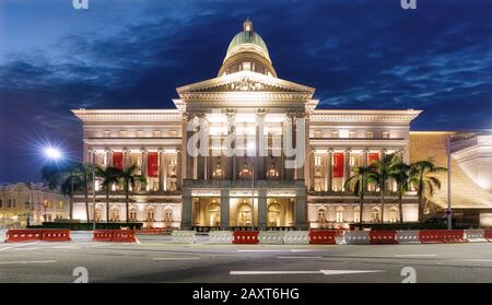 Nationale Galerie von Singapur in der Nacht Stockfoto