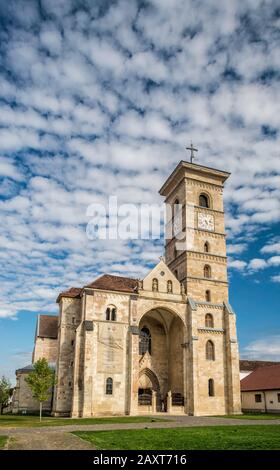 Die römische Kathedrale aus dem 13. Jahrhundert, Turm aus dem 17. Jahrhundert, in der Zitadelle von Alba Carolina in Alba Julia, Kreis Alba, Region Siebenbürgen, Rumänien Stockfoto