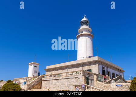 MALLORCA, SPANIEN - 6. Mai 2019: Leuchtturm am Cap de Formentor an der Küste im Norden Mallorca, Balearen, Spanien. Stockfoto