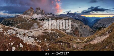 Majestätischer Sonnenuntergang in der Berglandschaft, in den Dolmen, im Tre Cime Stockfoto