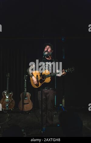 Kopenhagen, Dänemark. Mai 2018. Der amerikanische Sänger und Songwriter Matt the Electrician führt ein Live-Konzert in Der Ideal Bar in Kopenhagen durch. (Foto: Gonzales Foto - Christian Larsen). Stockfoto