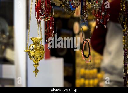 Jerusalem, Israel - kleine Öllampe auf dem Straßenmarkt in der Nähe Stockfoto