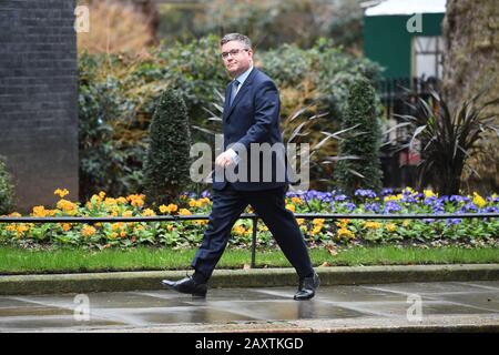 Justizminister Robert Buckland kommt in Downing Street, London an, da Premierminister Boris Johnson sein Kabinett umstellt. Stockfoto