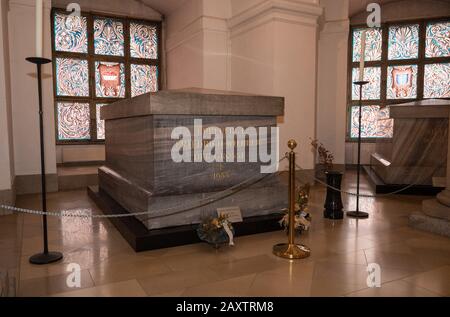 Berlin, Deutschland. Februar 2020. In der Krypta der Stadt von Hause aus im Berliner Dom liegt der Sarg von Kurfürst Friedrich Wilhelm dem Großen. Für die Krypta sind Bau- und Wiederherstellungsmaßnahmen geplant. Credit: Christophe Gateau / dpa / Alamy Live News Stockfoto