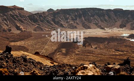 Wunderschöner Panoramablick auf die Berge und den Vulkan teide im nationalpark von tenera. Kanarische Inseln Stockfoto