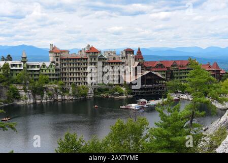 Mohonk Lake und Konserve im Sommer Stockfoto