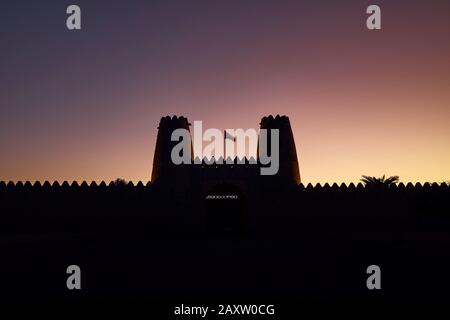 Silhouette des historischen Forts in Al Ain, Vereinigte Arabische Emirate Stockfoto