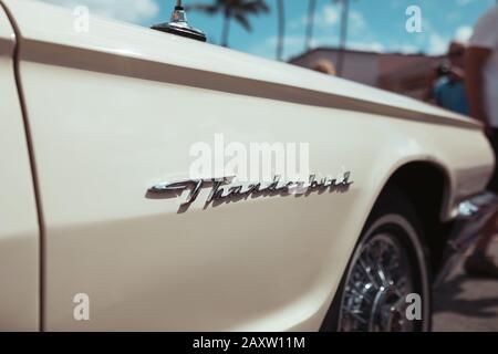 Nahaufnahme des äußeren eines unberührten Ford Thunderbird im sonnigen Florida Stockfoto