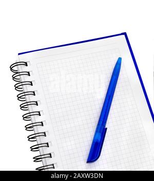 Notizbuch. Leeres Notebook mit Stift isoliert auf weißem Hintergrund Stockfoto