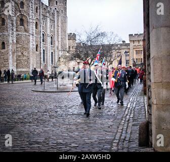 Februar 2020 im Tower of London im Beisein des neuen weiblichen Provost Marschalls Pensionierte und reservistische königliche Militärpolizei paradiert. Stockfoto