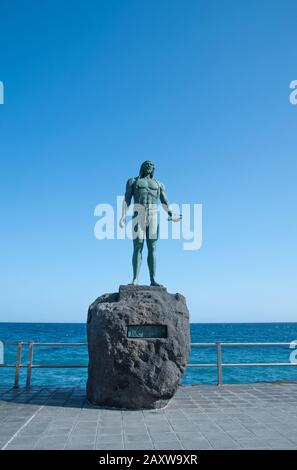 Candelaria, Teneriffa, Spanien - 27. Dezember 2019, die Statuen der Könige eingeborenen Guanchen menceyatos, Bildhauer Jose Abad Stockfoto