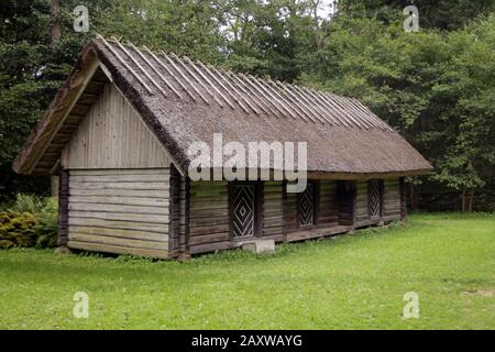 Historische ländliche Holz-Baltische-Farm in Estland Stockfoto