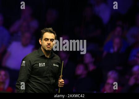 Cardiff UK. Februar 2020. Ronnie O'Sullivan aus England während seines 3. Vorrundenspiels gegen Anthony Hamilton aus England. ManBet X Welsh Open Snooker 2020, Tag 4 in der Motorpoint Arena in Cardifft, Südwales am Donnerstag, 13. Februar 2020, Foto von Andrew Orchard/Andrew Orchard Sportfotografie/Alamy Live News Stockfoto