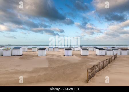 Chalets sur la Plage de Calais, Frankreich, Pas de Calais, Stockfoto