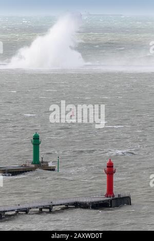 Entrée du Port de Boulogne sur mer et digue Carnot lors de la tempête Ciara, Frankreich, Pas de Calais, février 2020 Stockfoto