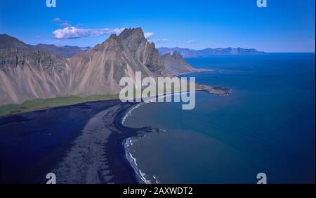 Antenne - Mt. Eystrahorn, Ost, Island Stockfoto