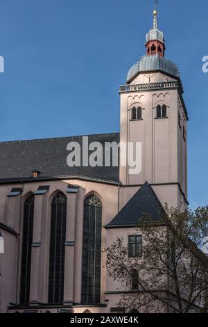 Katholische Pfarrkirche am Kölner Dom Stockfoto