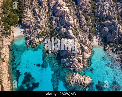 Blick auf die Küste von Cala Coticcio, einem der schönsten Strände der Welt, Insel La Maddalena, Sardinien Stockfoto