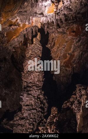 UTAs de Cacahuamilpa Caverns in Guerrero, Mexiko, eines der größten Höhlensysteme der Welt, das aus Tausenden von Stalaktiten und Stalagmilben besteht. Stockfoto