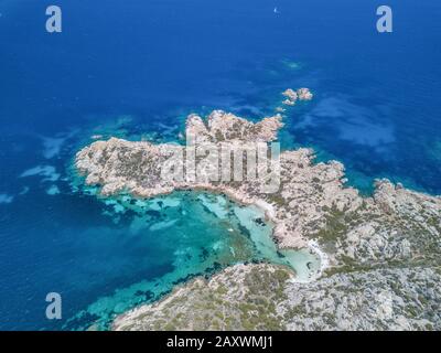 Wunderschöner Blick auf cala napoletana und seine Buchten, caprera, maddalena-insel, Sardinien Stockfoto