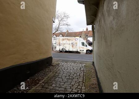 Woodbridge, Suffolk, Großbritannien - 13. Februar 2020: Käse- und Pie Man-van auf Market Hill geparkt. Stockfoto