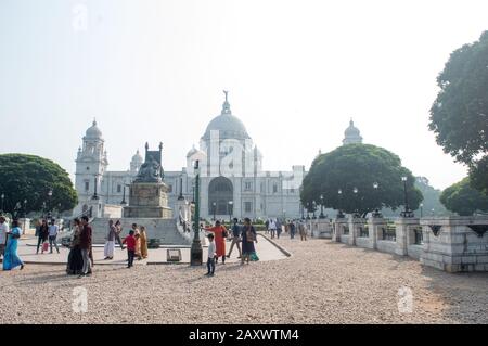 Victoria Memorial großes Marmorarchitekturgebäude, wurde zwischen 1906 und 1921 erbaut und widmet sich der Erinnerung an Königin Victoria, ein Museum und ein Touristenziel. Stockfoto