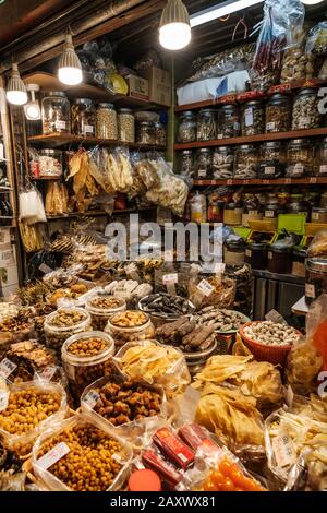 Hongkong - November 2019: Lebensmittelgeschäft im Lebensmittelmarkt in Hongkong Stockfoto