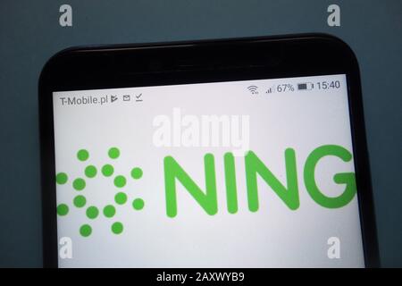 Auf dem Smartphone wird das Ning-Logo angezeigt. Ning ist eine Online-Plattform für Menschen und Organisationen, um benutzerdefinierte soziale Netzwerke zu erstellen Stockfoto