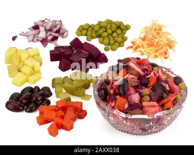 Vinaigrette, Gemüsesalat mit Rüben, Karotten, Kartoffeln, Sauerkraut, Gurken aus der Dose und Erbsen Stockfoto