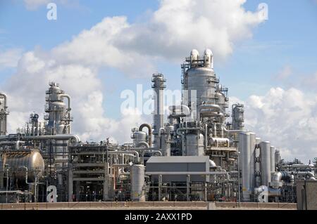 Chemiewerk im Hafen von Rotterdam Stockfoto
