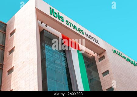 28. November 2019, VAE, Dubai: Ibis Styles Hotelgebäude Stockfoto