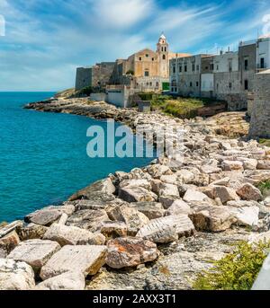 Die schöne Küste von Vieste, Provinz Foggia, Apulien, Italien. Stockfoto