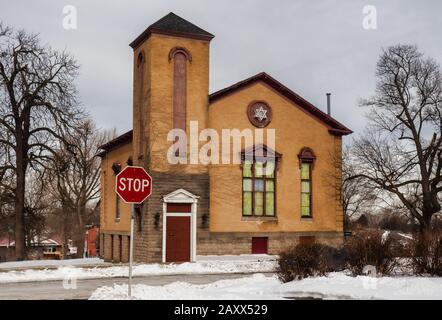 Alte jüdische Synagoge an einem ruhigen Wintertag Stockfoto