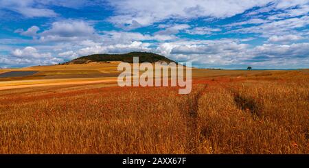 Landschaftsbild mit dramatischen Wolken Stockfoto