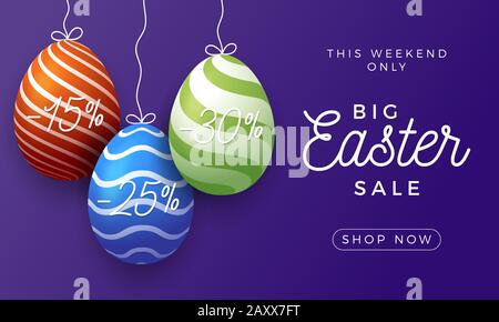 Oster-Ei-Verkauf horizontales Banner. Osterkarte mit realistischen Eiern, die an einem Faden hängen, bunt verzierte Eier auf violett gestreiftem modernem Hintergrund. Ve Stock Vektor