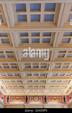 Deckendetails des Bahnhofs Waterfront in der Innenstadt von Vancouver Canada Stockfoto