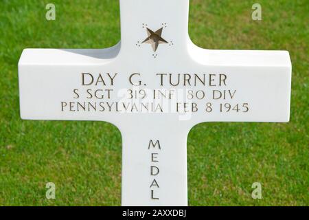 Grab des Stabs Sergeant Day G. Turner, Träger der Ehrenmedaille auf dem Luxemburger amerikanischen Friedhof und Denkmal in Luxemburg, Luxemburg Stockfoto