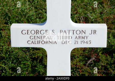 Grab des US-amerikanischen General George Smith Patton Jr. (1885-1945) auf dem Luxemburger amerikanischen Friedhof und Denkmal in Luxemburg, Luxemburg Stockfoto