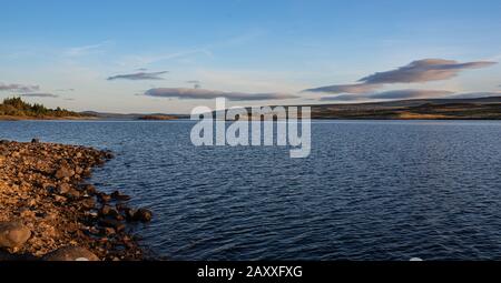 Sonnenuntergang über Loch Shin, West Sninness Stockfoto