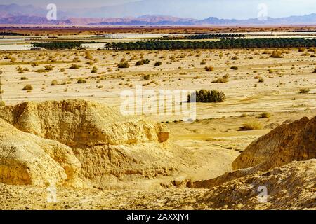 Landschaft von lissan Marl Felsen und die edom Berge, entlang der Arava Frieden Straße, im Süden Israels Stockfoto