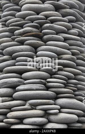 Haufen Kiesel oder Steine verwendet eine große Fläche zu machen. Stockfoto