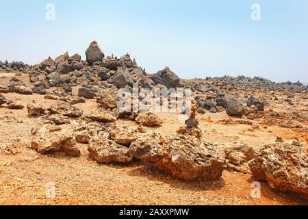 Felsen- und Wüstenlandschaft der Insel Aruba, Karibik. Stockfoto