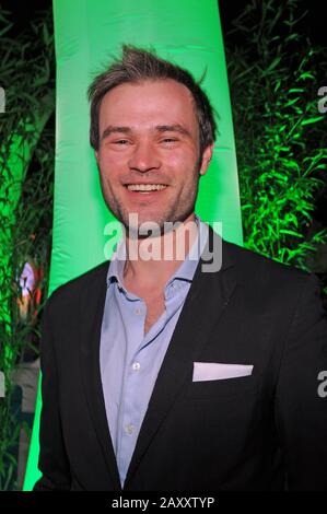 München, Deutschland. Februar 2020. Der Schauspieler Christopher Reinhardt ist Gast bei der Premiere von Cirque du Soleils Show "Totem". Bis 22.3.2020 wird der kanadische Circus auf der Theresienwiese Credit auftreten: Ursula Düren / dpa / Alamy Live News Stockfoto