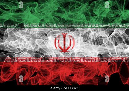 Iran-Rauchfahne auf schwarzem Hintergrund, Iran-Flagge Stockfoto