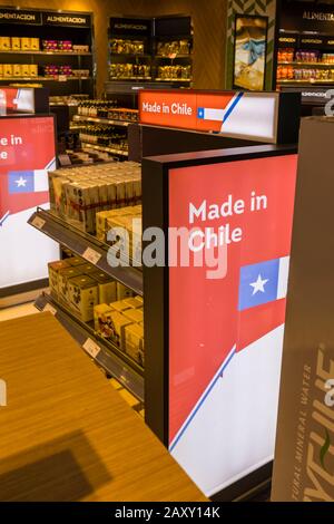 Zollfreies Einkaufen auf dem Flughafen Santiago de Chile (internationaler Flughafen Arturo Merino Benítez) Santiago, Hauptstadt von Chile, Südamerika Stockfoto