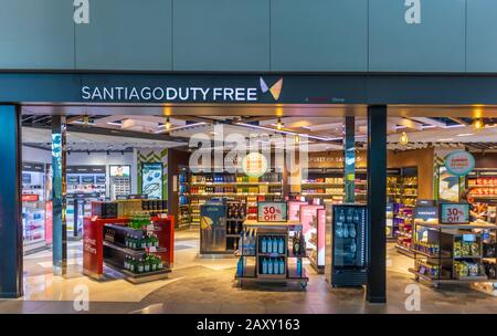 Zollfreies Einkaufen auf dem Flughafen Santiago de Chile (internationaler Flughafen Arturo Merino Benítez) Santiago, Hauptstadt von Chile, Südamerika Stockfoto