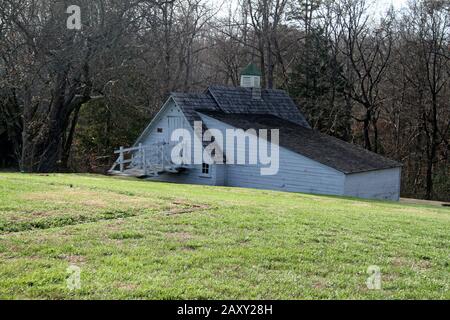 Außenansicht des ursprünglichen Kutschhauses/des Wagenschuppens am Red Hill Patrick Henry National Memorial, VA, USA Stockfoto